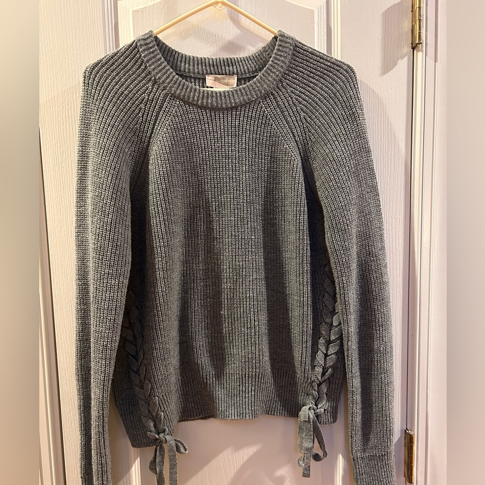 Forever 21 grey sweater size XL with braided sides.
